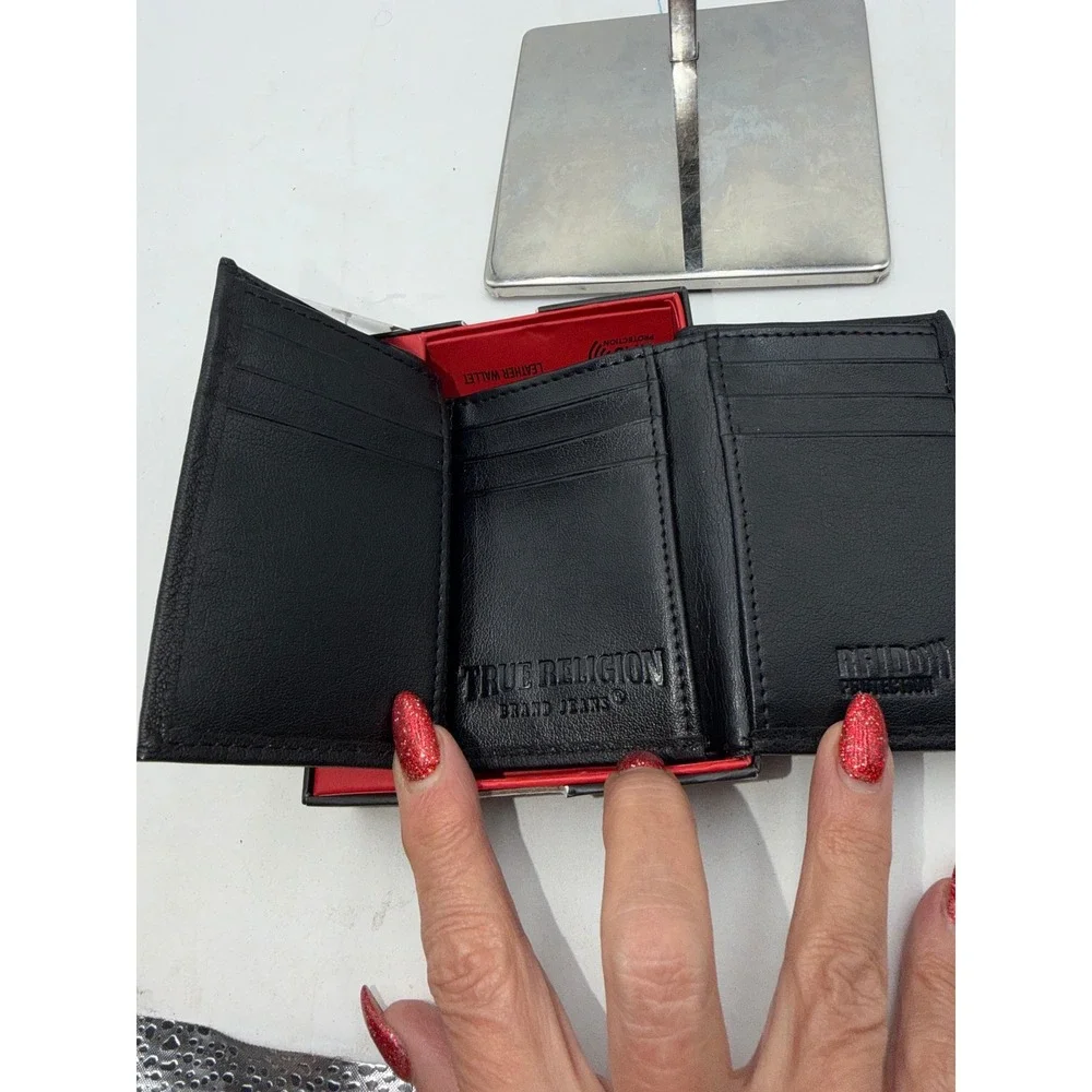 True Religion Mens Black Genuine Leather Trifold RFID Wallet TR204291 NIB